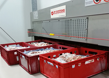 Descongelación por radiofrecuencia de cajas de carne